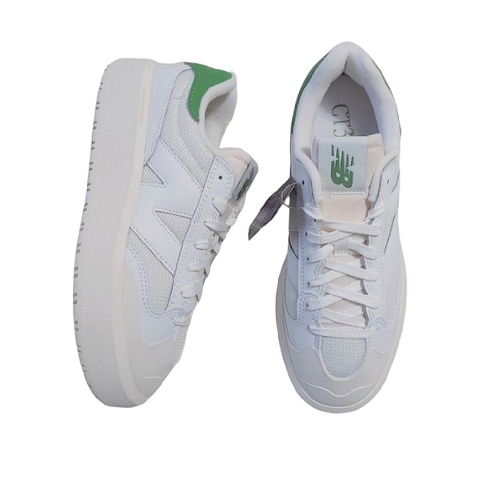 New Balance Green and White Sneakers Low-Top Design